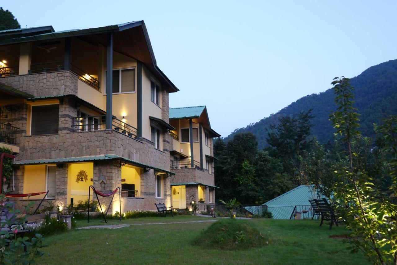 Araiya Palampur Hotel Exterior foto